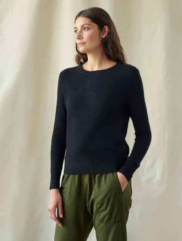 White + Warren Black Cashmere Classic Crewneck Sweater - Black, M