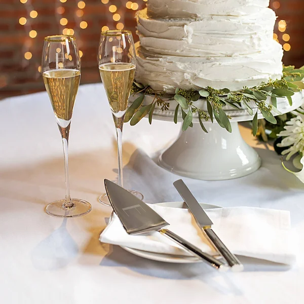 Cathy&s Concepts Personalized Gold Champagne Flutes & Cake Serving Set