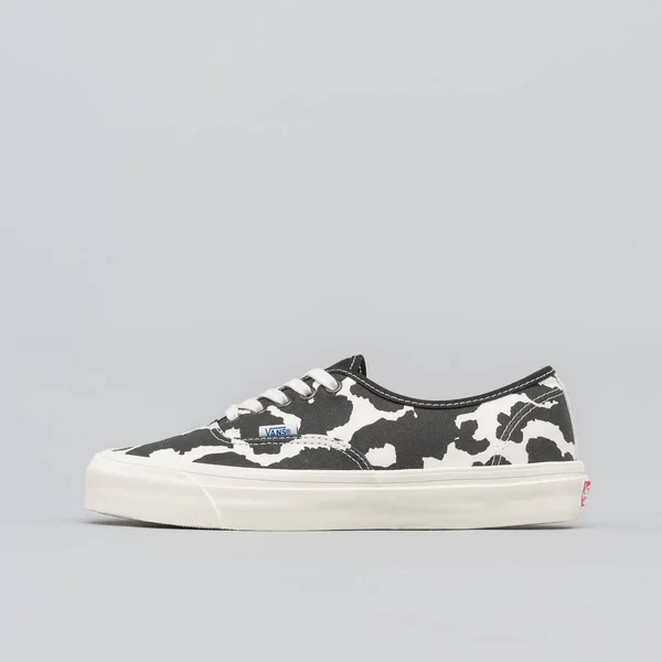 Nike Explore Strada Sneaker - Black, 9.5
