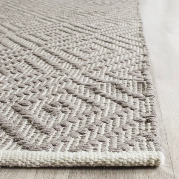 Safavieh Montauk MTK811A 6&0x22 x 6&0x22 Square Grey - Ivory Area Rug