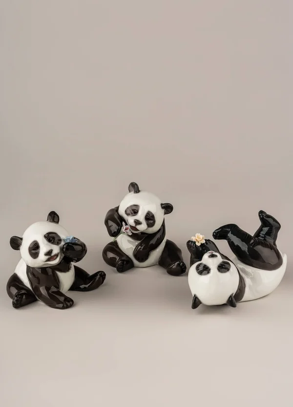 Lladro A Joyful Panda Porcelain Figurine - 5.12in x 2.76in