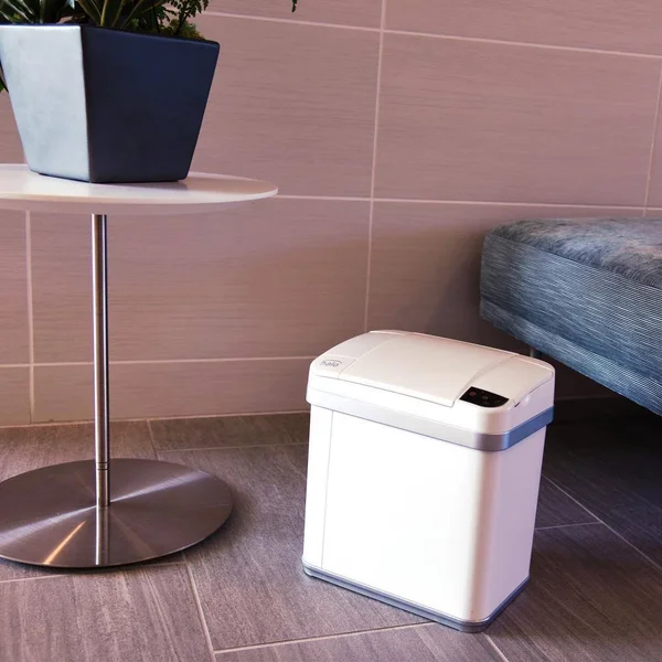 Halo Multifunction Sensor 2.5-Gallon Trash Can in White