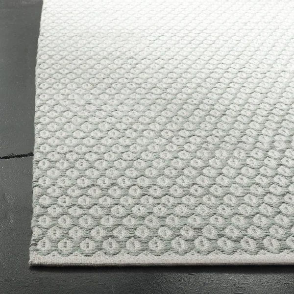 Safavieh Montauk MTK608G 5&0x22 x 8&0x22 Light Green, Ivory Area Rug
