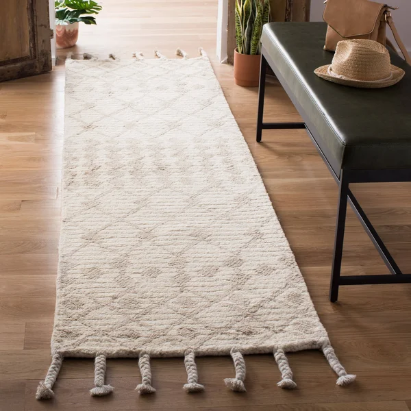 Safavieh Casablanca CSB203B 4& x 6& Ivory and Beige Area Rug