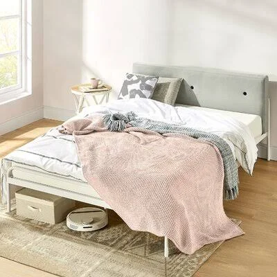 Maggie Tufted Platform Bed Mellow Size: Full - Color: Sky Gray