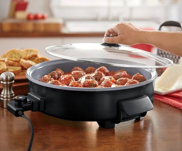 Dash 14-in. Rapid Skillet, Black