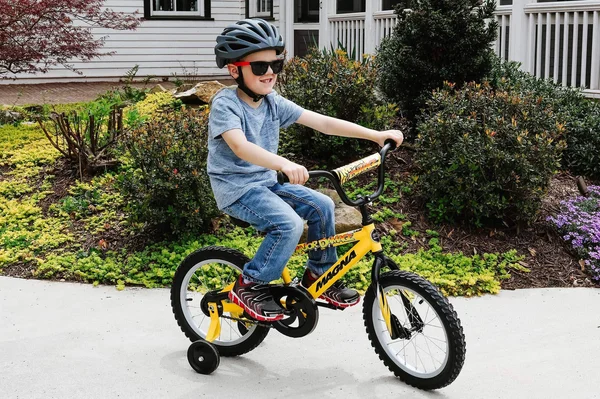 Magna 16-in Major Damage Bike - Boys (Black/Yellow)