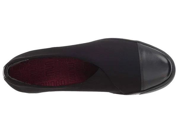 Munro Women's Plum - Black Stretch Fabric Size: 5 W