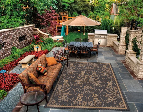 Couristan Recife Garden Cottage Area Rug - 8&6 inch Round, Black-Cocoa