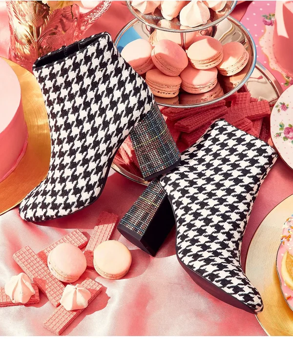 Betsey Johnson Barette 7.5 Women's Black-White