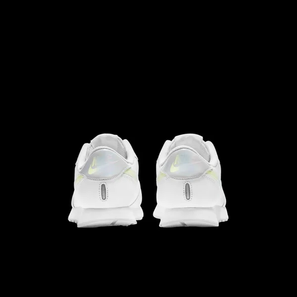 Nike MD Valiant Big Kids& Shoes (White)