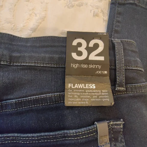 Women's Joe&s &Flawless& Cigarette Leg Jeans - Size 24 - Blue