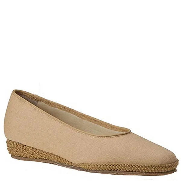 Beacon Women's Phoenix Slip-On - 9.5 Tan Slip on Medium