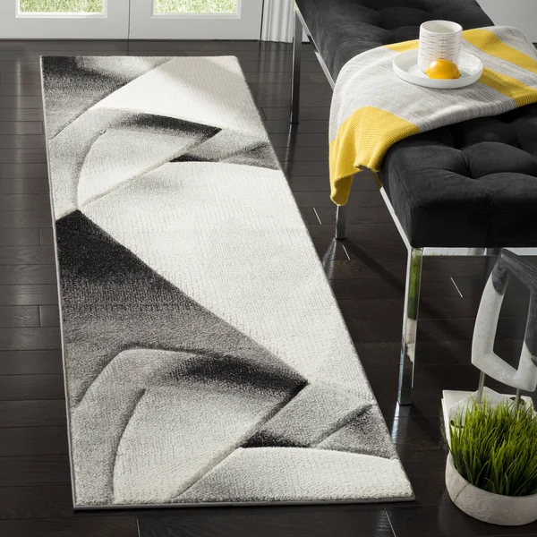 Safavieh Hollywood HLW713G 5&3x22 x 7&6x22 Grey - Dark Grey Area Rug