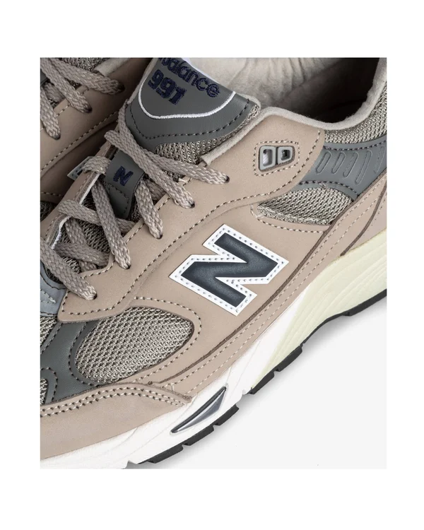 New Balance 991