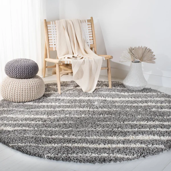 Safavieh VNS603J-7R 6 ft. 7 in. x 6 ft. 7 in. Venus Shag 500 Round Rug Grey & Ivory