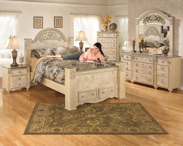 Ashley Saveaha Bedroom Mirror B346-36