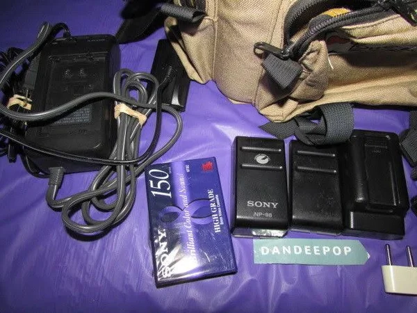 Sony Handycam CCD-TR94 - Camcorder - 12x optical zoom - Video8