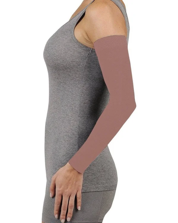 Juzo 2000MXCGRSB06 VI Soft Max 15-20 mmHg Armsleeve with Regular Silicone Border - White - VI