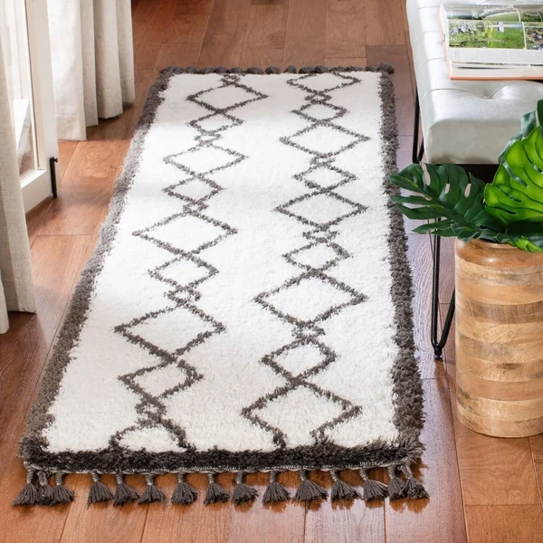 Safavieh Carmella Shag 224 Area Rug - Cream, Grey, 6&7x22 x 6&7x22 Round