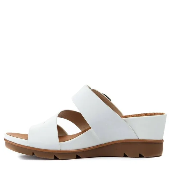 Women's Baretraps Laralee Wedge Sandal - White - Size 9