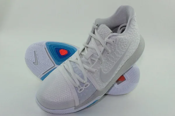 Nike Kyrie 3 GS &Ivory& Youth Sneakers - Size 5.0