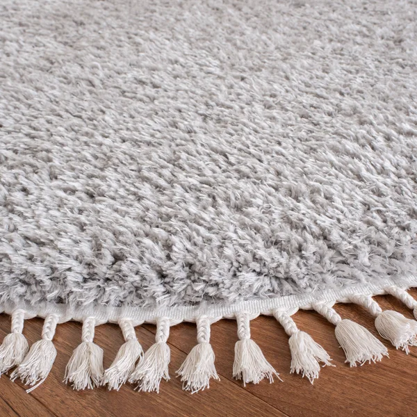 Safavieh Flokati FLK310F 4&0x22 x 6&0x22 Light Grey Area Rug