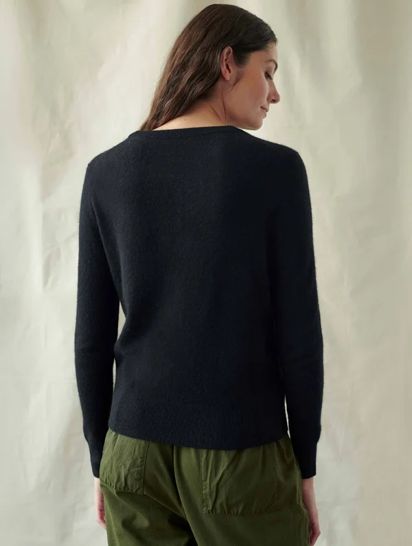 White + Warren Black Cashmere Classic Crewneck Sweater - Black, M