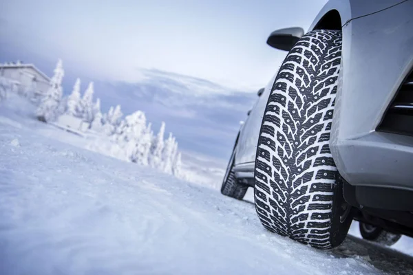 (1) New Nokian HAKKAPELIITTA 9 245/40R20 99T XL Studded Tires
