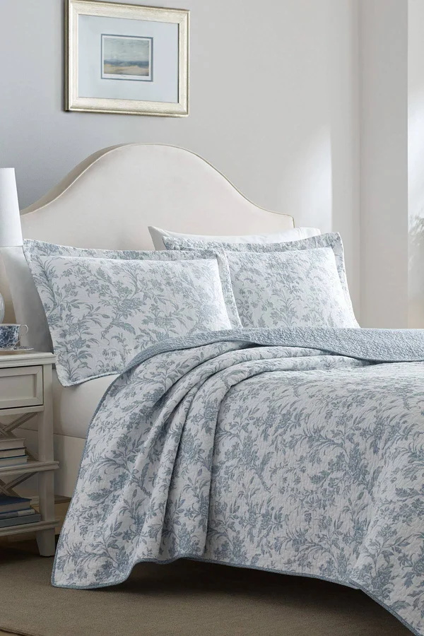 Laura Ashley Amberley Blue Quilt Set - King