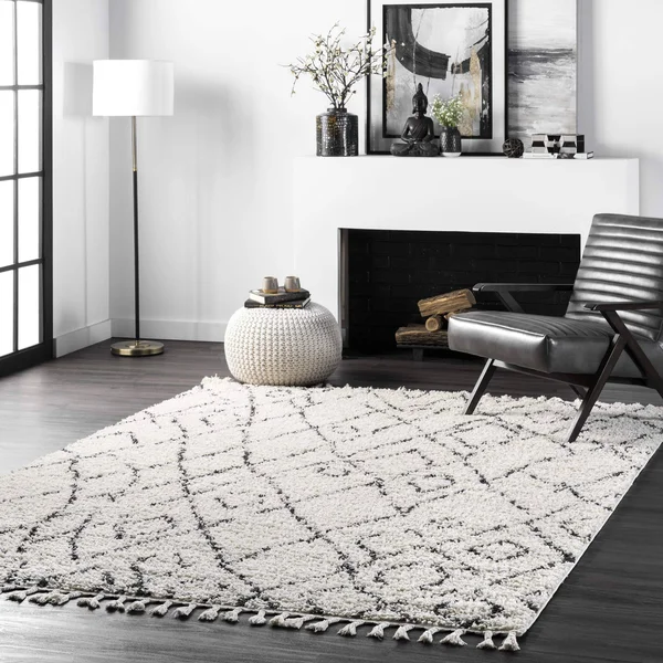 nuLOOM Nieves Moroccan Diamond Tassel Off-White 5 ft. x 8 ft. Oval Rug - Beige