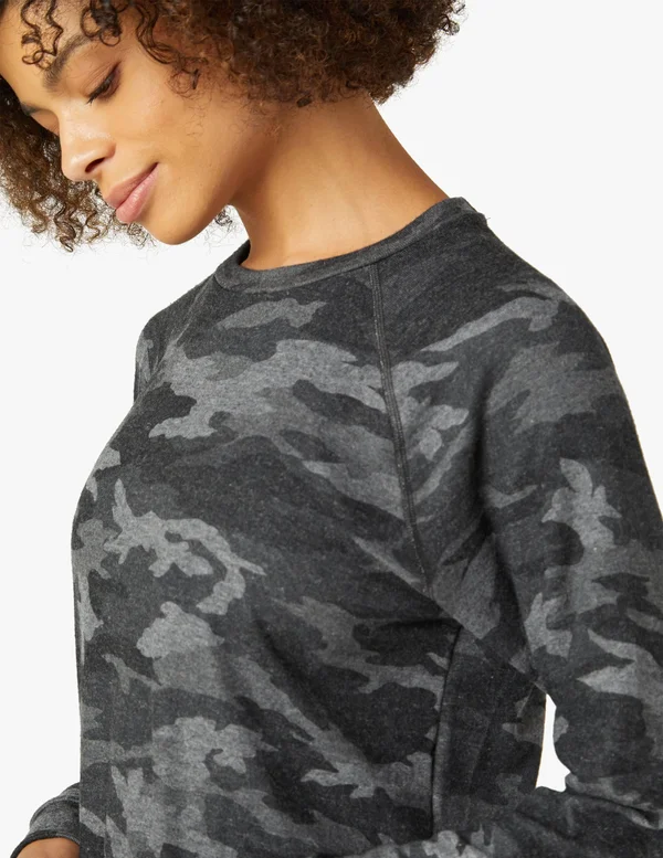 Beyond Yoga Favorite Printed Raglan Crewneck Pullover - Gray Black Camo, Women's, XL