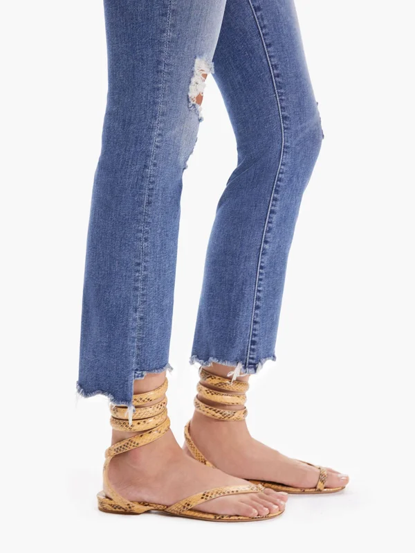 Mother The Insider Crop Step Chew Dancing on Coals Jeans in Blue - Size 28
