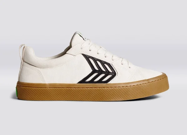 Cariuma Catiba Pro Skate Gum Vintage White Suede and Canvas Black Logo Sneaker - White - 8.5