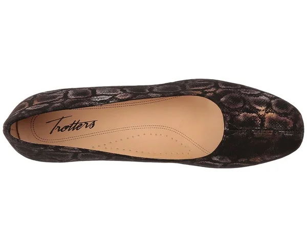 Women's Trotters &Doris& Pump, Size 7 M - Black