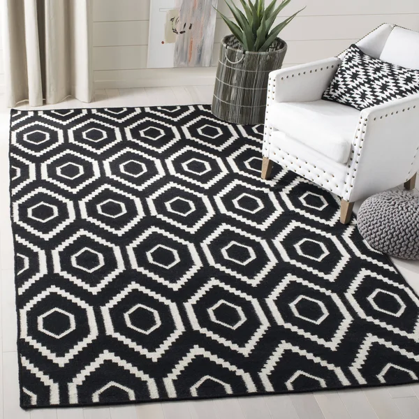 Safavieh 8& x 10& Dhurries DHU556L Black, Ivory Rug