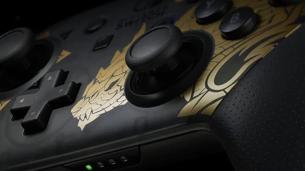 Nintendo Switch Pro Controller - Monster Hunter Rise Edition