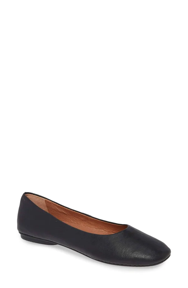 Gentle Souls by Kenneth Cole Women's Eugene Travel Ballet Flat - Size: 9, Black