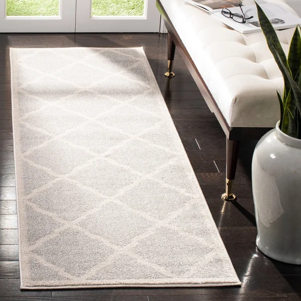 Safavieh 5& x 5& Square Amherst AMT421B Light Grey, Beige Rug