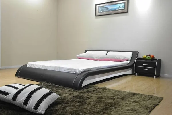 Greatime B1211EKBW Platform Bed, Eastern King, Black and White