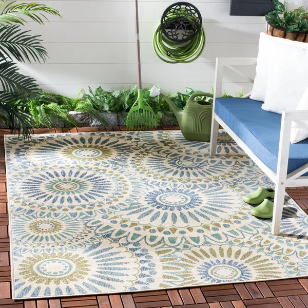 Safavieh Veranda Cream & Blue 6&-7x22 x 6&-7x22 Round Indoor/Outdoor Rug