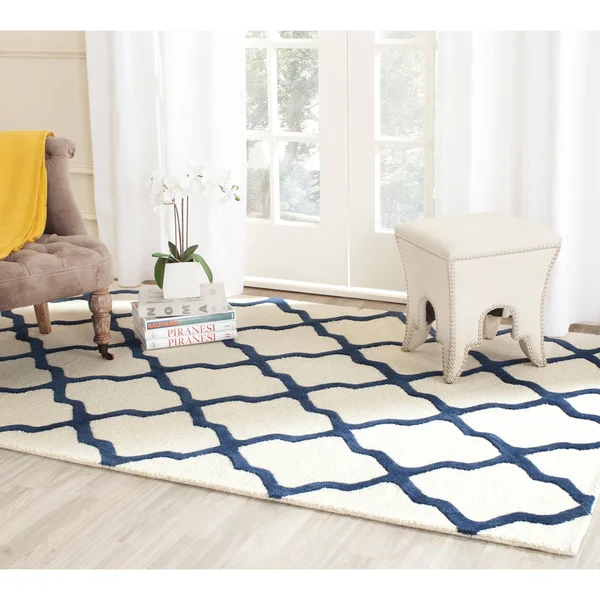 Safavieh Cambridge Ivory & Navy 8& x 10& Rug