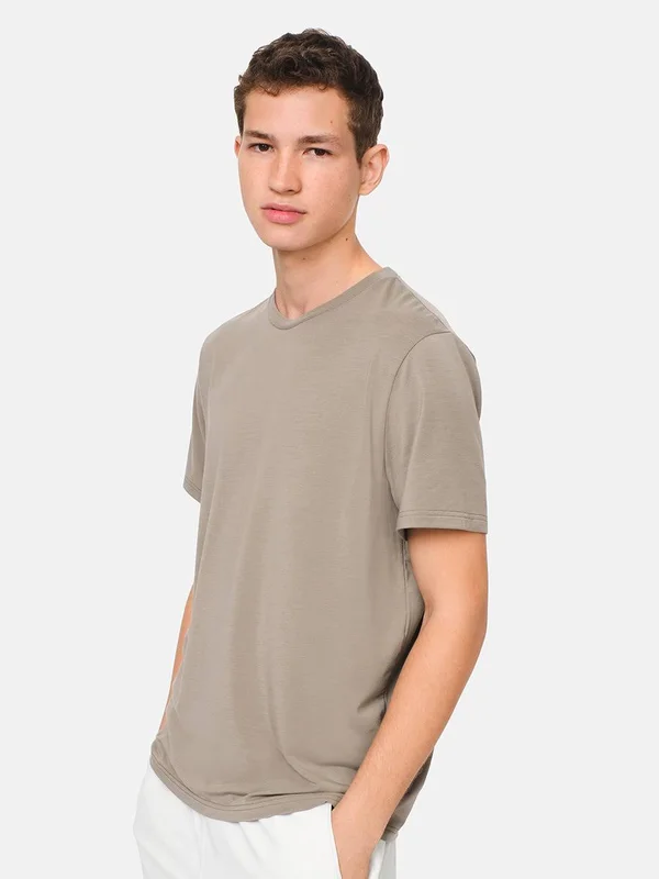 Weekender Shortsleeve in Fossil - Outdoor Voices